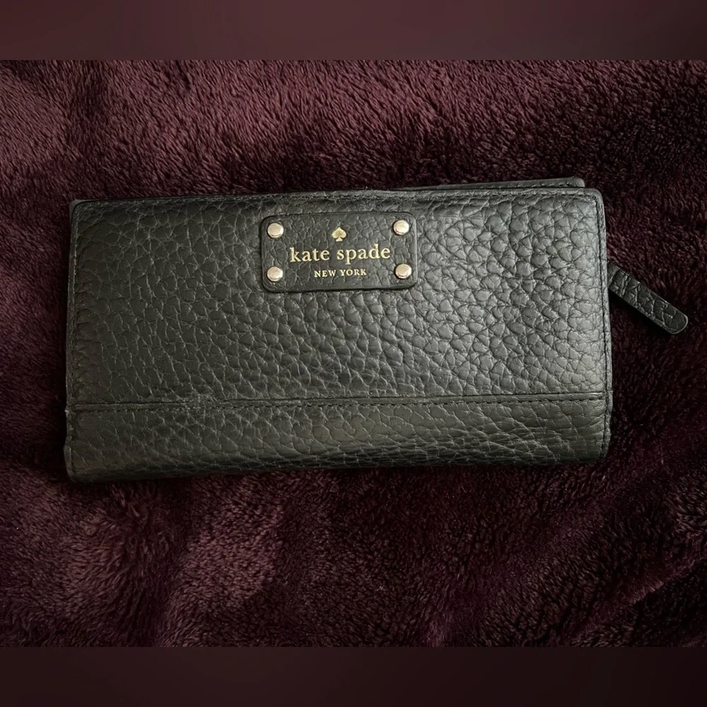 Kate Spade ♠️ Wallet - Picture 1 of 4